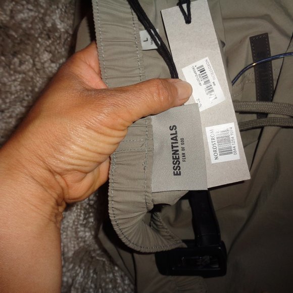 NWT ESSENTIALS FEAR OF GOD VOLLEY SHORTS HARVEST SIZE L / LARGE - Picture 6 of 6